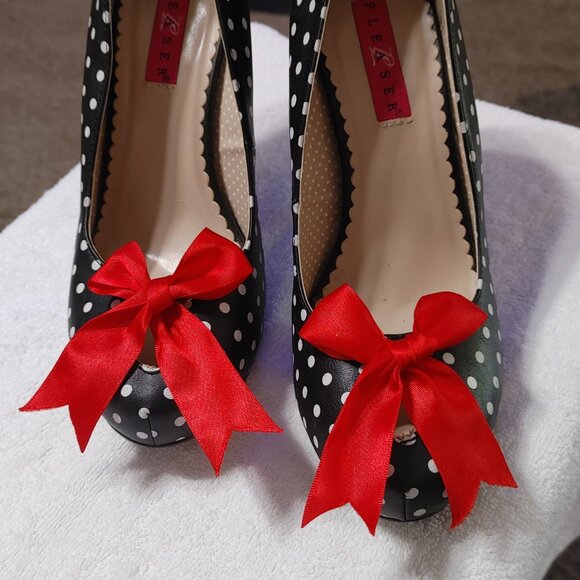 Shoes - Picture 1 of 4